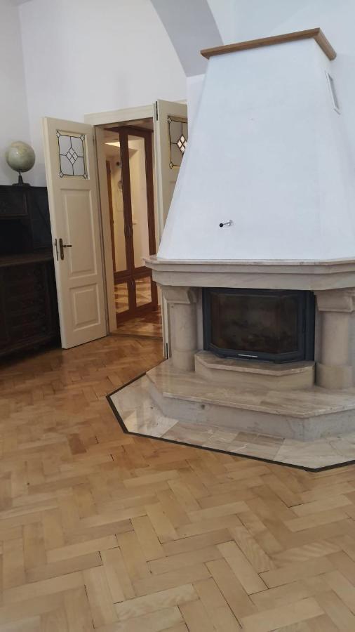Private Room In Shared Luxurious Palace Like Apartment With 2 Bathrooms Including Whirlpool And Virtual Reality Praha Exteriér fotografie