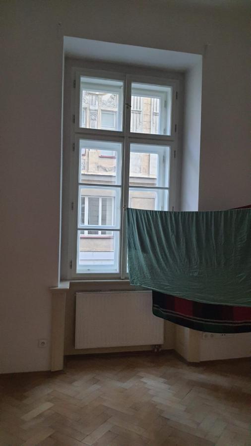 Private Room In Shared Luxurious Palace Like Apartment With 2 Bathrooms Including Whirlpool And Virtual Reality Praha Exteriér fotografie