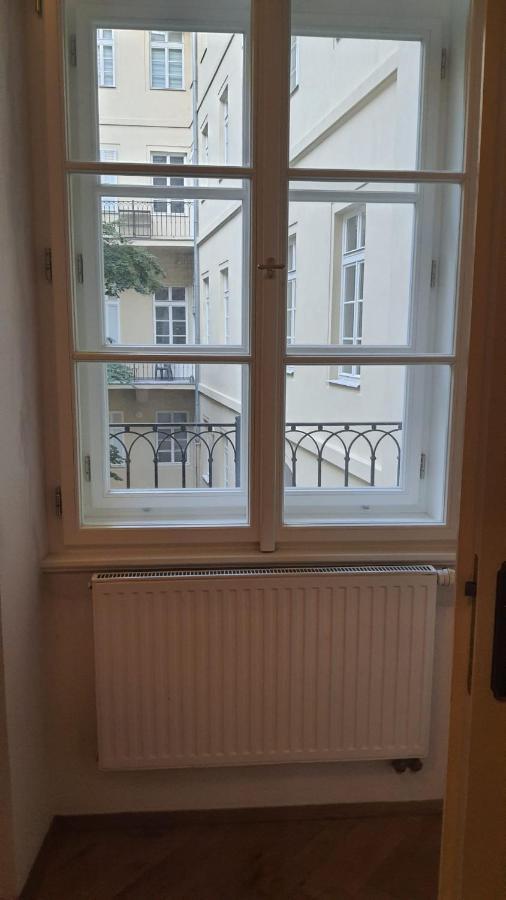 Private Room In Shared Luxurious Palace Like Apartment With 2 Bathrooms Including Whirlpool And Virtual Reality Praha Exteriér fotografie