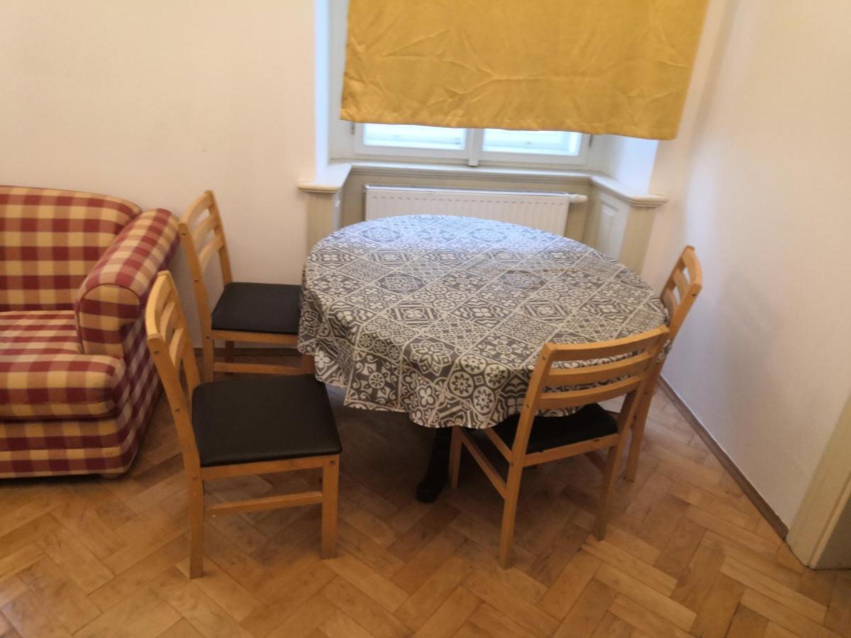 Private Room In Shared Luxurious Palace Like Apartment With 2 Bathrooms Including Whirlpool And Virtual Reality Praha Exteriér fotografie