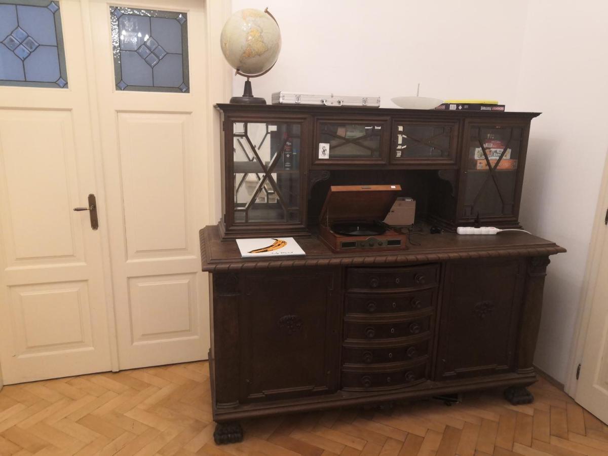 Private Room In Shared Luxurious Palace Like Apartment With 2 Bathrooms Including Whirlpool And Virtual Reality Praha Exteriér fotografie