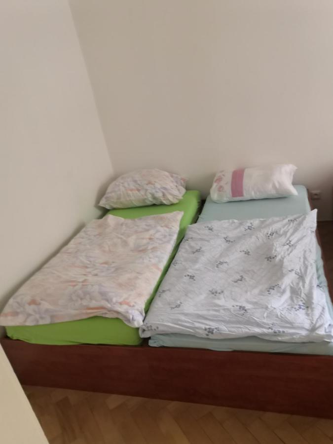 Private Room In Shared Luxurious Palace Like Apartment With 2 Bathrooms Including Whirlpool And Virtual Reality Praha Exteriér fotografie