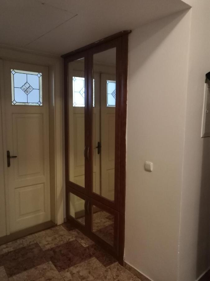 Private Room In Shared Luxurious Palace Like Apartment With 2 Bathrooms Including Whirlpool And Virtual Reality Praha Exteriér fotografie