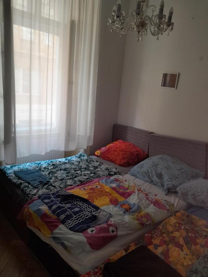 Private Room In Shared Luxurious Palace Like Apartment With 2 Bathrooms Including Whirlpool And Virtual Reality Praha Exteriér fotografie