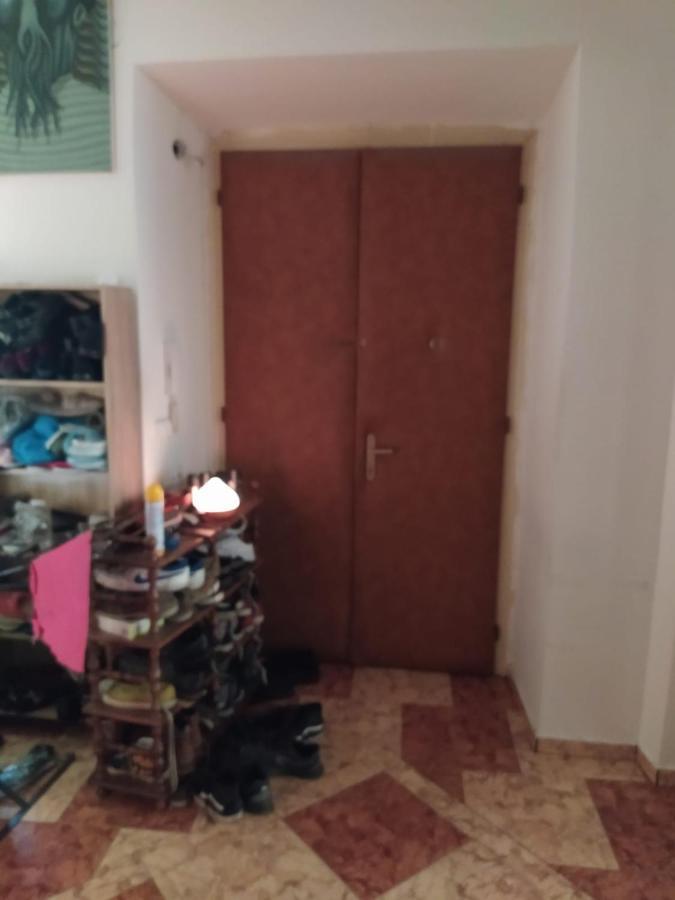 Private Room In Shared Luxurious Palace Like Apartment With 2 Bathrooms Including Whirlpool And Virtual Reality Praha Exteriér fotografie