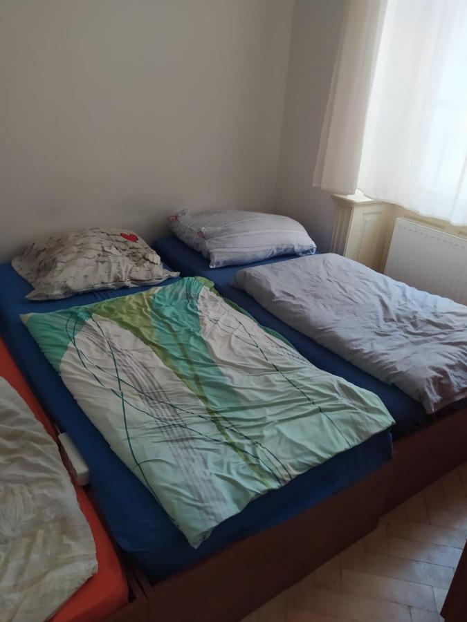 Private Room In Shared Luxurious Palace Like Apartment With 2 Bathrooms Including Whirlpool And Virtual Reality Praha Exteriér fotografie
