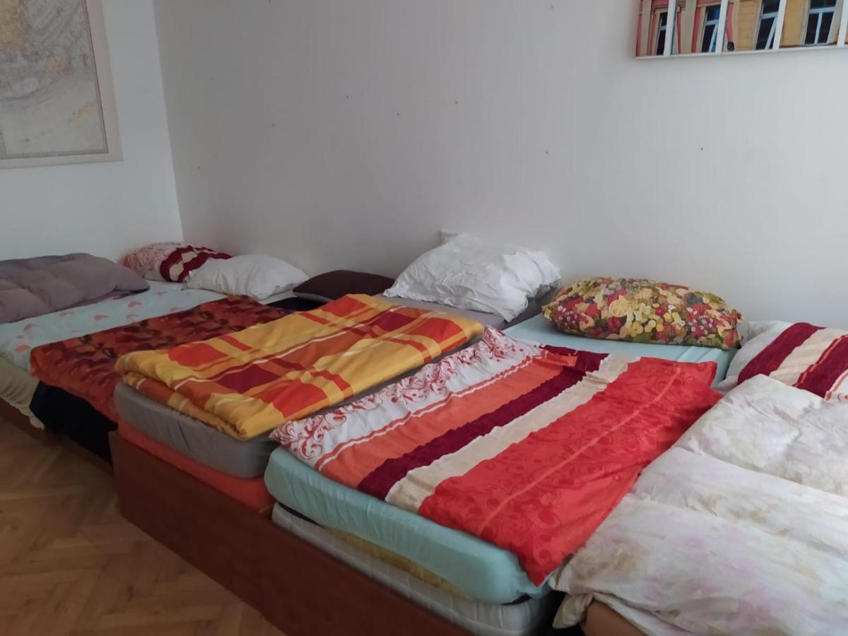 Private Room In Shared Luxurious Palace Like Apartment With 2 Bathrooms Including Whirlpool And Virtual Reality Praha Exteriér fotografie