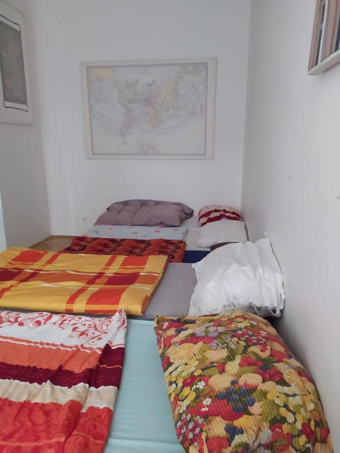 Private Room In Shared Luxurious Palace Like Apartment With 2 Bathrooms Including Whirlpool And Virtual Reality Praha Exteriér fotografie