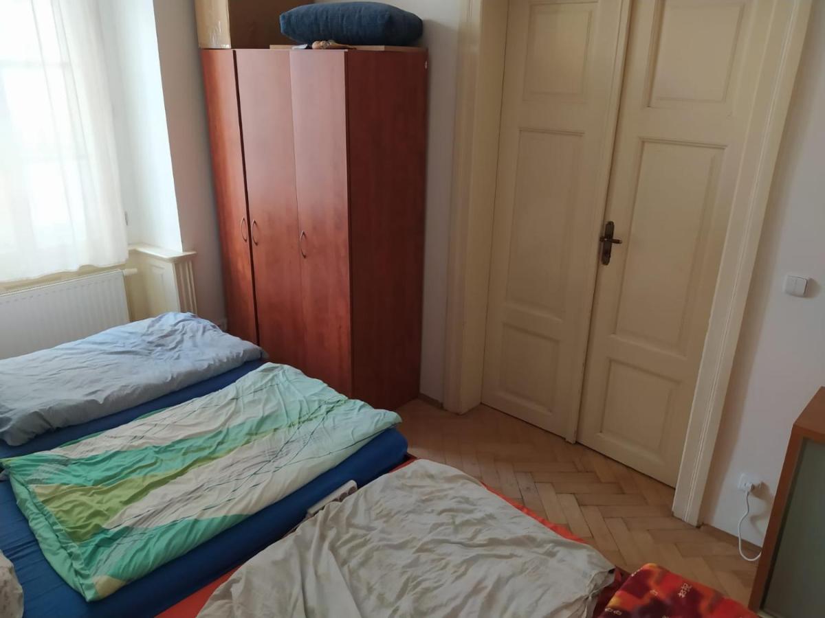 Private Room In Shared Luxurious Palace Like Apartment With 2 Bathrooms Including Whirlpool And Virtual Reality Praha Exteriér fotografie