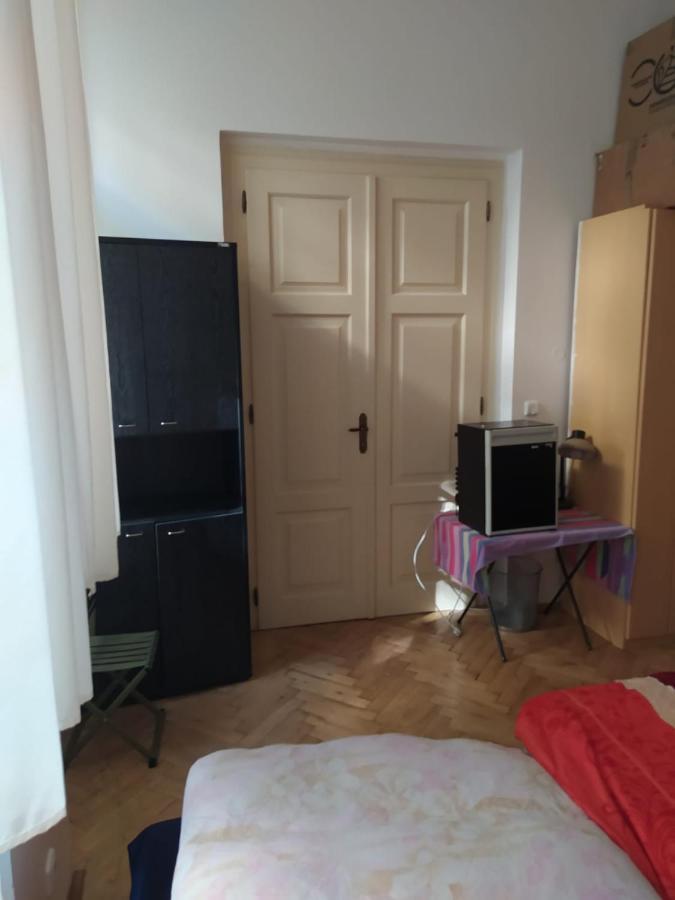 Private Room In Shared Luxurious Palace Like Apartment With 2 Bathrooms Including Whirlpool And Virtual Reality Praha Exteriér fotografie