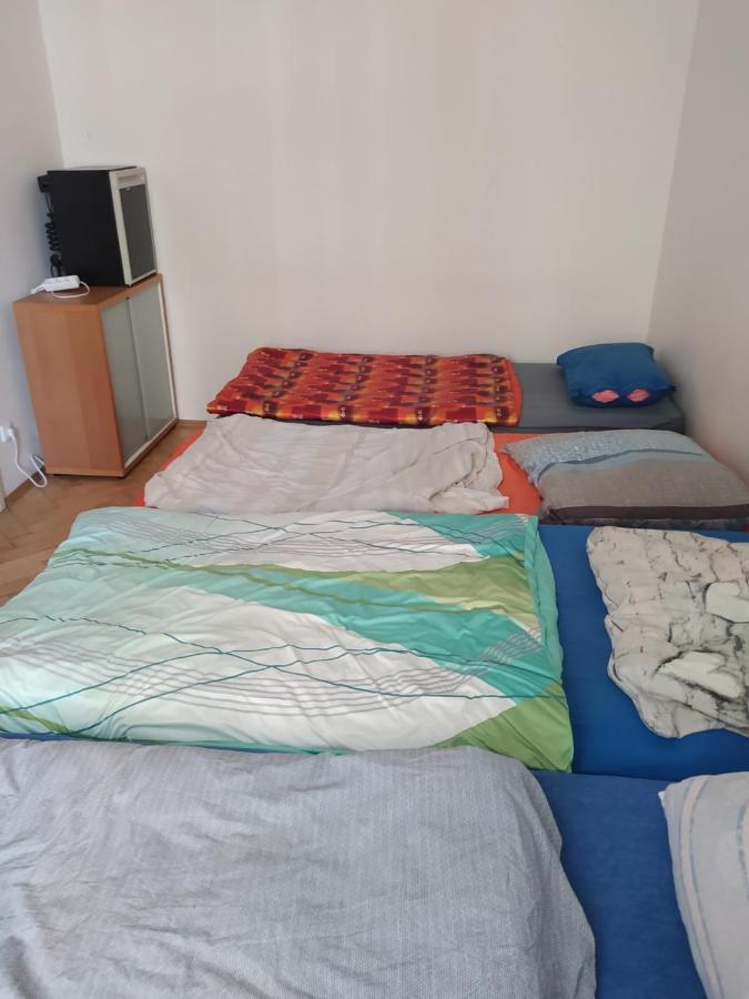 Private Room In Shared Luxurious Palace Like Apartment With 2 Bathrooms Including Whirlpool And Virtual Reality Praha Exteriér fotografie