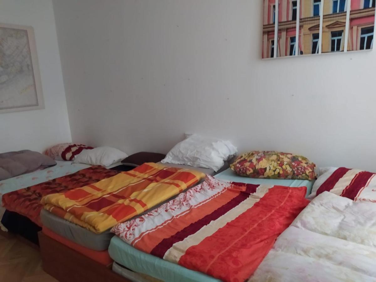 Private Room In Shared Luxurious Palace Like Apartment With 2 Bathrooms Including Whirlpool And Virtual Reality Praha Exteriér fotografie